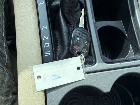 Used 2018 Ford Taurus SE FWD image 29