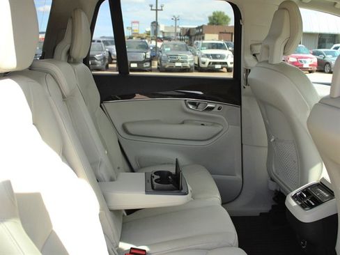 Used 2018 Volvo XC90 T6 Momentum w/ Momentum Plus Package AWD/4WD image 28