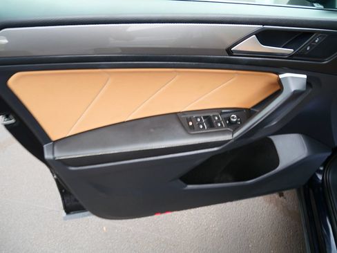 Used 2023 Volkswagen Tiguan SE AWD/4WD image 17