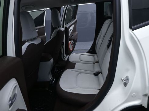 Used 2015 Jeep Renegade Latitude AWD/4WD image 13
