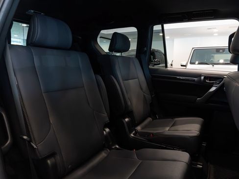 Used 2023 Lexus GX 460 Premium w/ Accessory Package AWD/4WD image 19