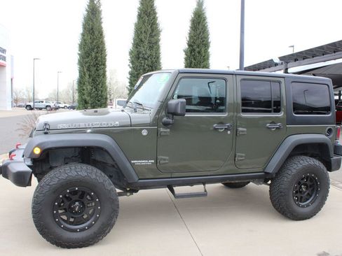 Used 2015 Jeep Wrangler Unlimited Rubicon w/ Connectivity Group image 12