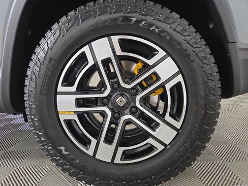 Used 2024 Rivian R1S Adventure AWD/4WD image 10