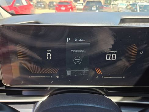 Used 2025 Kia Carnival FWD image 19
