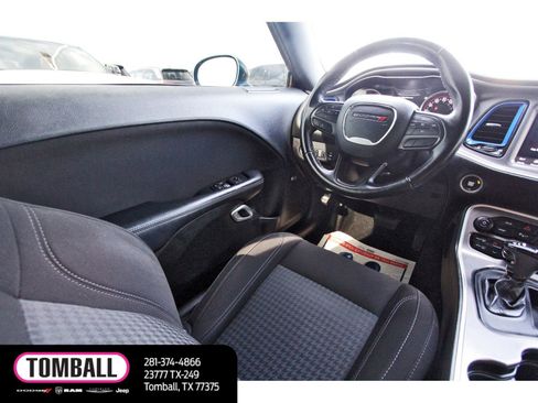 Used 2020 Dodge Challenger SXT w/ Driver Convenience Group image 9
