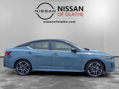 Used 2025 Nissan Sentra SR w/ SR Premium Package FWD image 30