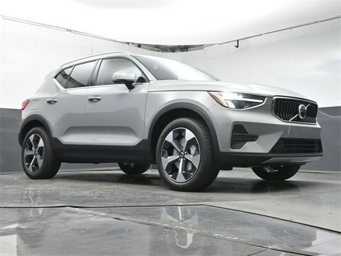 New 2025 Volvo XC40 B5 Core w/ Protection Package Premier image 38