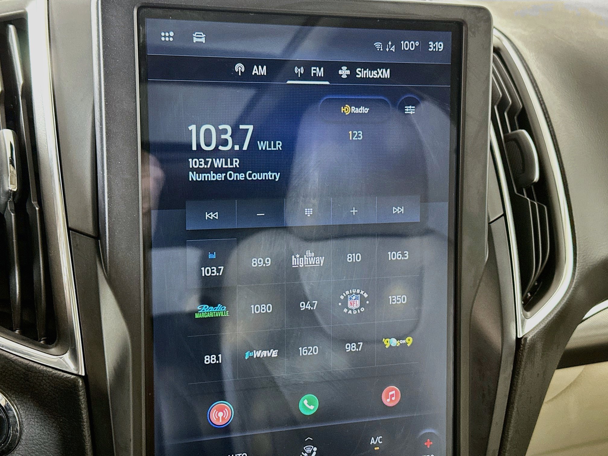 Used 2022 Ford Edge Titanium AWD/4WD image 14