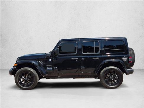 Used 2024 Jeep Wrangler Unlimited Sahara w/ Technology Group AWD/4WD image 9
