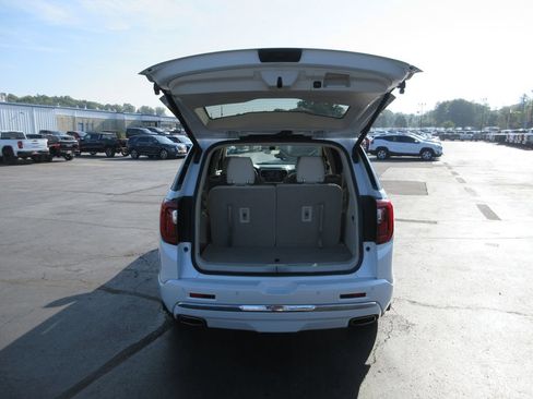 Certified 2022 GMC Acadia Denali w/ Denali Ultimate Package AWD/4WD image 8