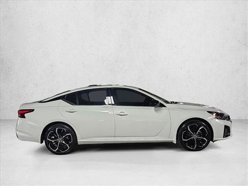 Used 2025 Nissan Altima 2.5 SR FWD image 4