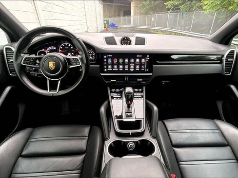 Certified 2022 Porsche Cayenne AWD/4WD image 18