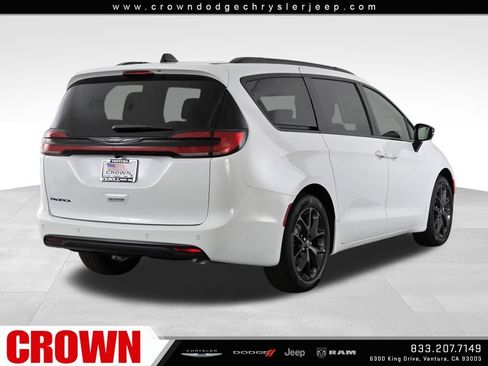 New 2026 Chrysler Pacifica Select w/ S Appearance Package image 5