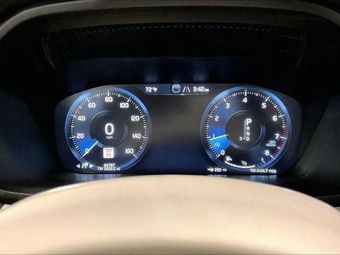 Used 2021 Volvo XC60 T5 Momentum w/ Advanced Package AWD/4WD image 13