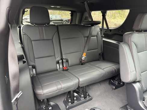 Used 2024 Chevrolet Suburban RST w/ Luxury Package image 19