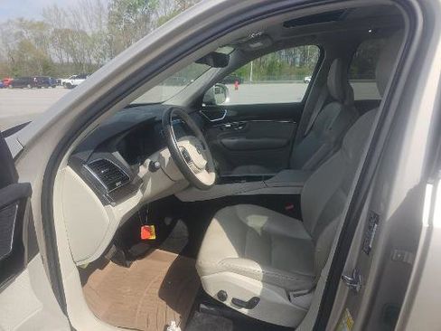 Used 2017 Volvo XC90 T6 Momentum w/ Vision Package image 4