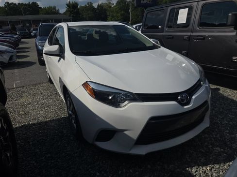 Used 2016 Toyota Corolla LE FWD image 2