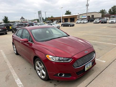 Used 2013 Ford Fusion SE FWD image 4