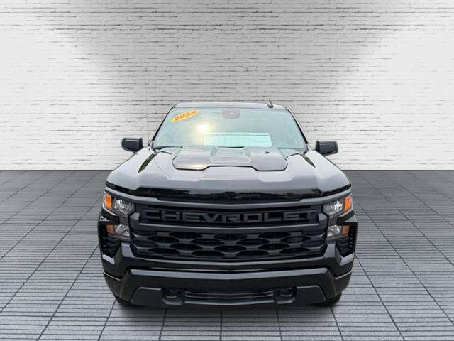 Used 2024 Chevrolet Silverado 1500 Custom Trail Boss w/ Turbomax Blackout Package AWD/4WD image 4