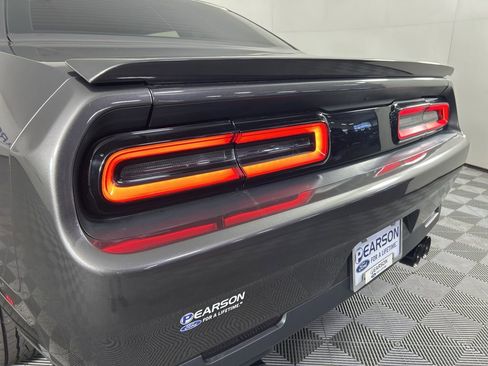 Used 2017 Dodge Challenger R/T image 17