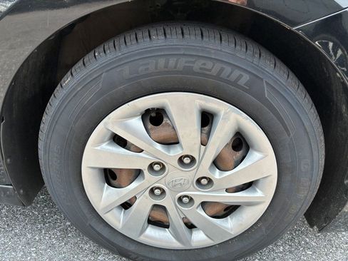 Used 2019 Hyundai Elantra SE FWD image 18