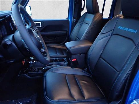 Used 2025 Jeep Wrangler Unlimited Rubicon 4xe image 11