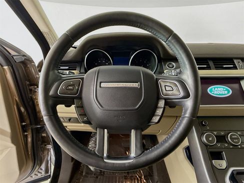 Used 2018 Land Rover Range Rover Evoque SE image 11