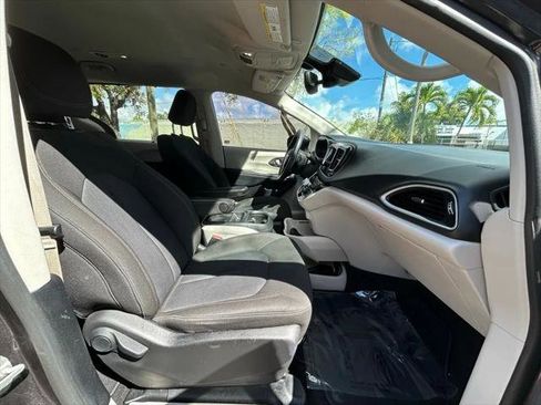 Certified 2020 Chrysler Pacifica Touring w/ Advanced Safetytec Group FWD image 37