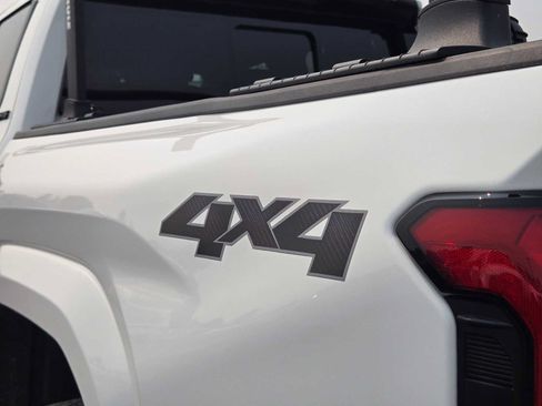 Used 2024 Toyota Tacoma SR5 w/ SR5 Upgrade Package AWD/4WD image 17