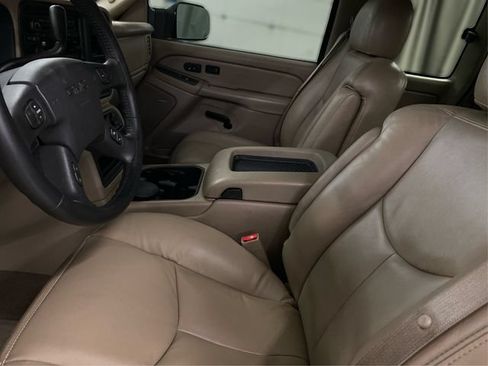 Used 2004 GMC Sierra 2500 SLT w/ Skid Plate Package AWD/4WD image 9