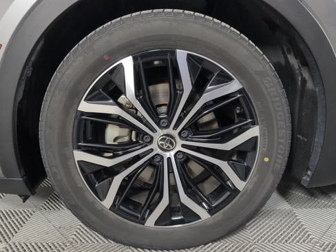 Used 2023 Toyota Crown AWD/4WD image 10