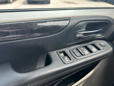 Used 2016 Dodge Grand Caravan SXT FWD image 24