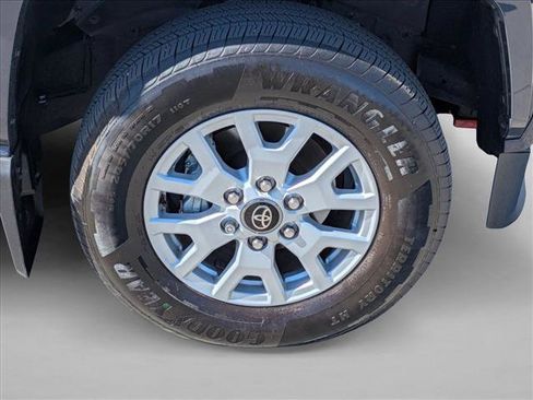 Certified 2025 Toyota Tacoma SR5 AWD/4WD image 22