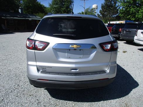 Used 2017 Chevrolet Traverse LT w/ Style and Technology Package FWD image 5