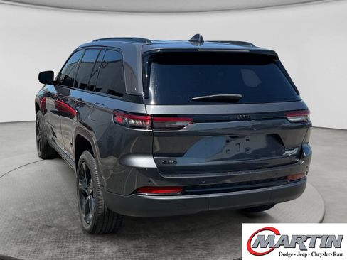 Used 2024 Jeep Grand Cherokee Altitude AWD/4WD image 7