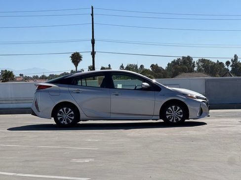 Used 2021 Toyota Prius Prime XLE w/ Carpet Mat Package (TMS) FWD image 30