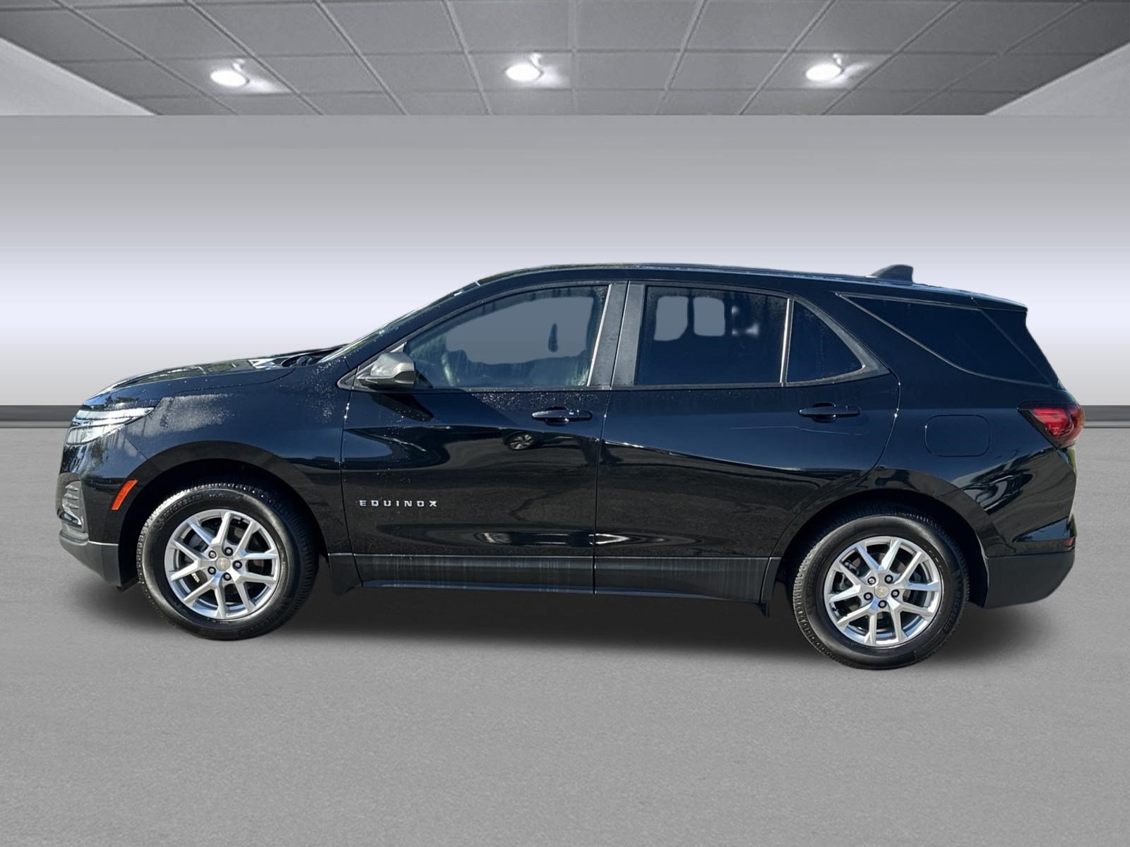 Used 2023 Chevrolet Equinox LS w/ LS Convenience Package FWD image 6