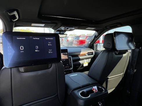 New 2026 GMC Yukon XL Denali w/ Denali Reserve Package image 28