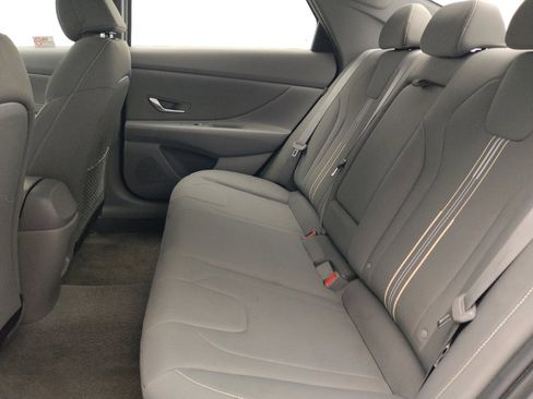 Used 2025 Hyundai Elantra SEL FWD image 18