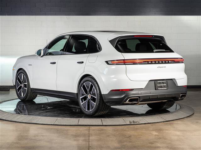 Certified 2026 Porsche Cayenne Coupe AWD/4WD image 3