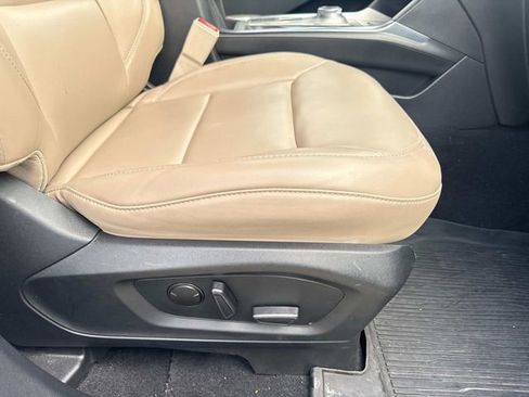 Used 2022 Ford Explorer XLT w/ Equipment Group 202A RWD image 18