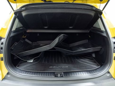 Used 2023 Kia Seltos SX w/ SX Sunroof Package image 9