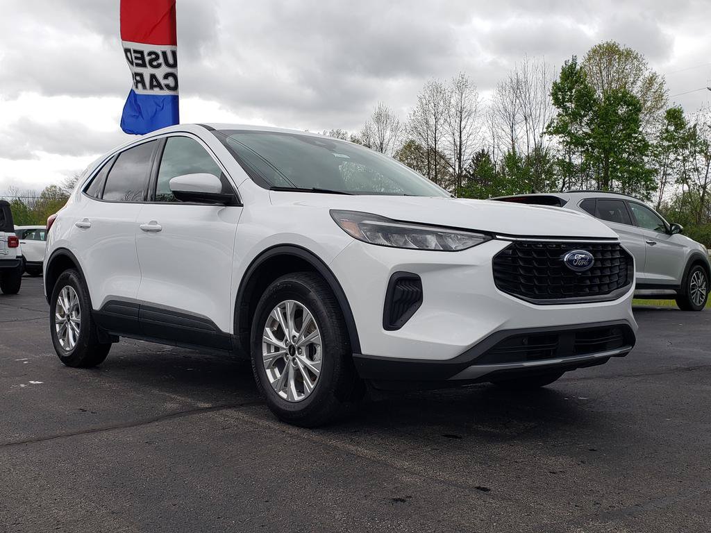 Used 2023 Ford Escape Active w/ Tech Pack #2 AWD/4WD image 3