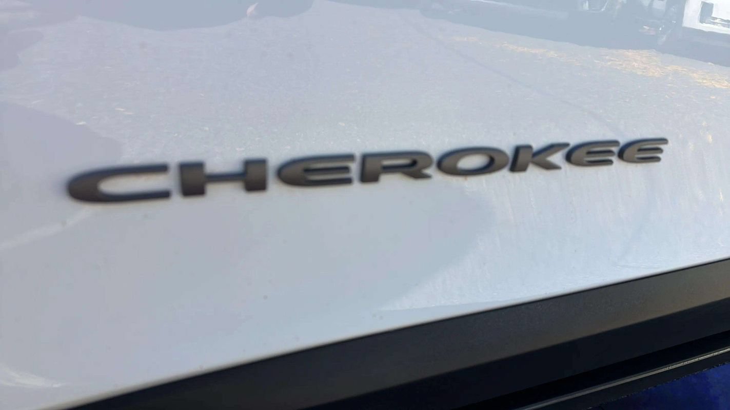 Used 2019 Jeep Cherokee Trailhawk AWD/4WD image 23