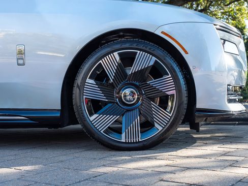Used 2024 Rolls-Royce Spectre w/ Spectre Launch Package AWD/4WD image 6