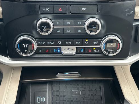 Used 2024 Ford Expedition Limited image 16