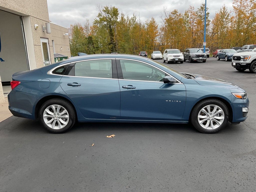 Used 2025 Chevrolet Malibu LT FWD image 4