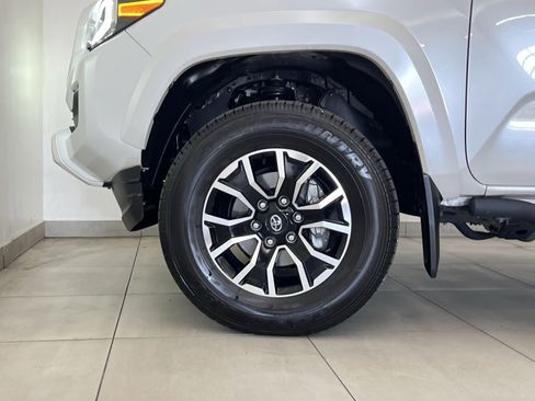 Used 2023 Toyota Tacoma TRD Sport w/ Technology Package image 10