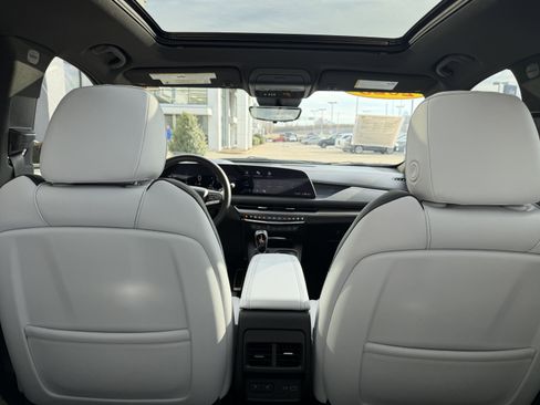 Used 2025 Cadillac XT4 Sport image 13