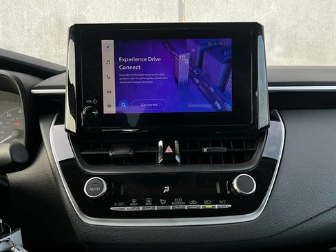 Used 2025 Toyota Corolla LE image 23